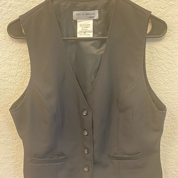 Doc & Amelia black vest, size small in women's. - Picture 1 of 3
